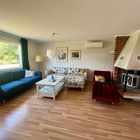 Idylliskt Hus Med Sjoeutsikt. Villa Östhammar Dış mekan fotoğraf