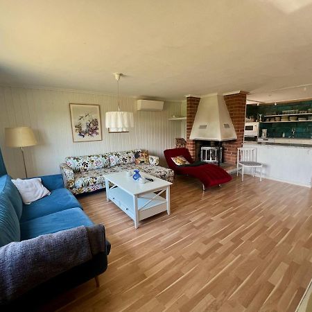Idylliskt Hus Med Sjoeutsikt. Villa Östhammar Dış mekan fotoğraf