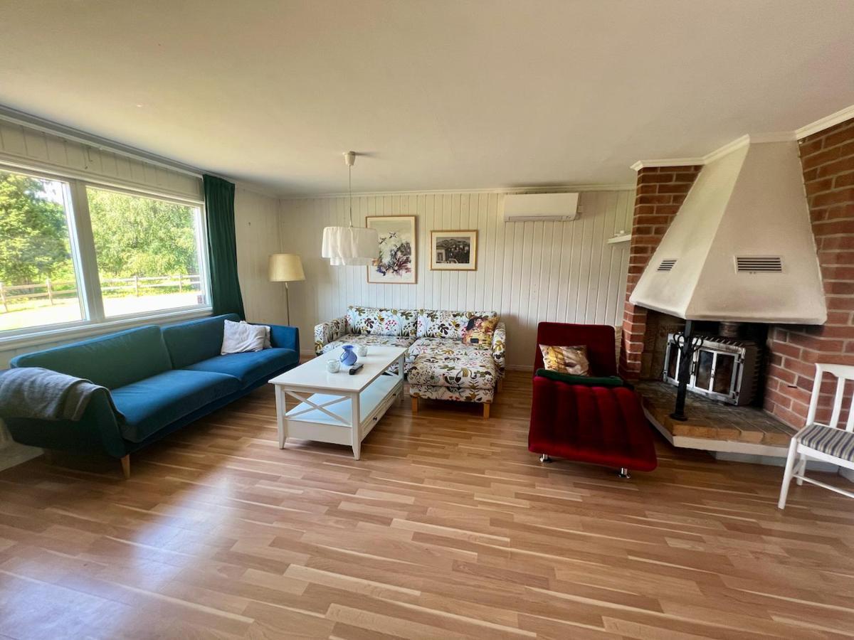 Idylliskt Hus Med Sjoeutsikt. Villa Östhammar Dış mekan fotoğraf