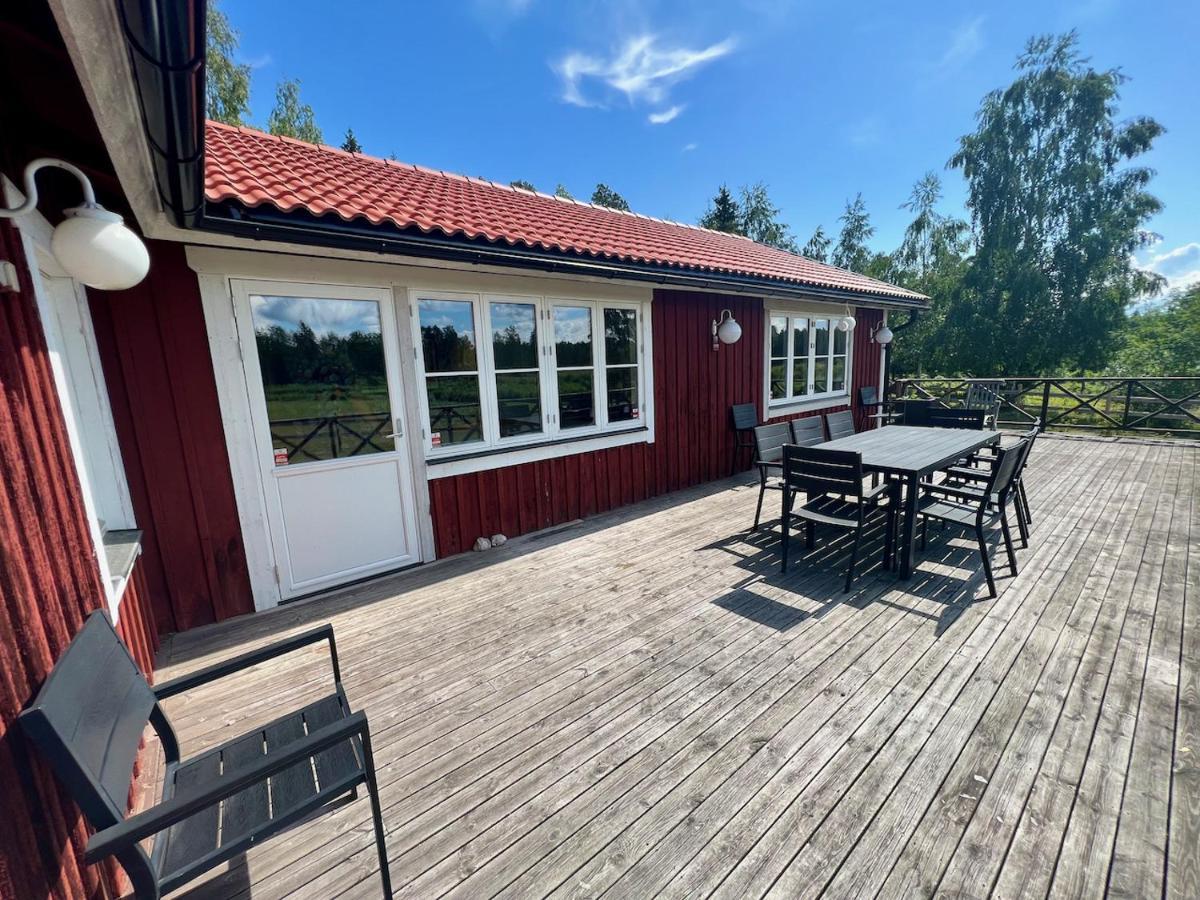 Idylliskt Hus Med Sjoeutsikt. Villa Östhammar Dış mekan fotoğraf