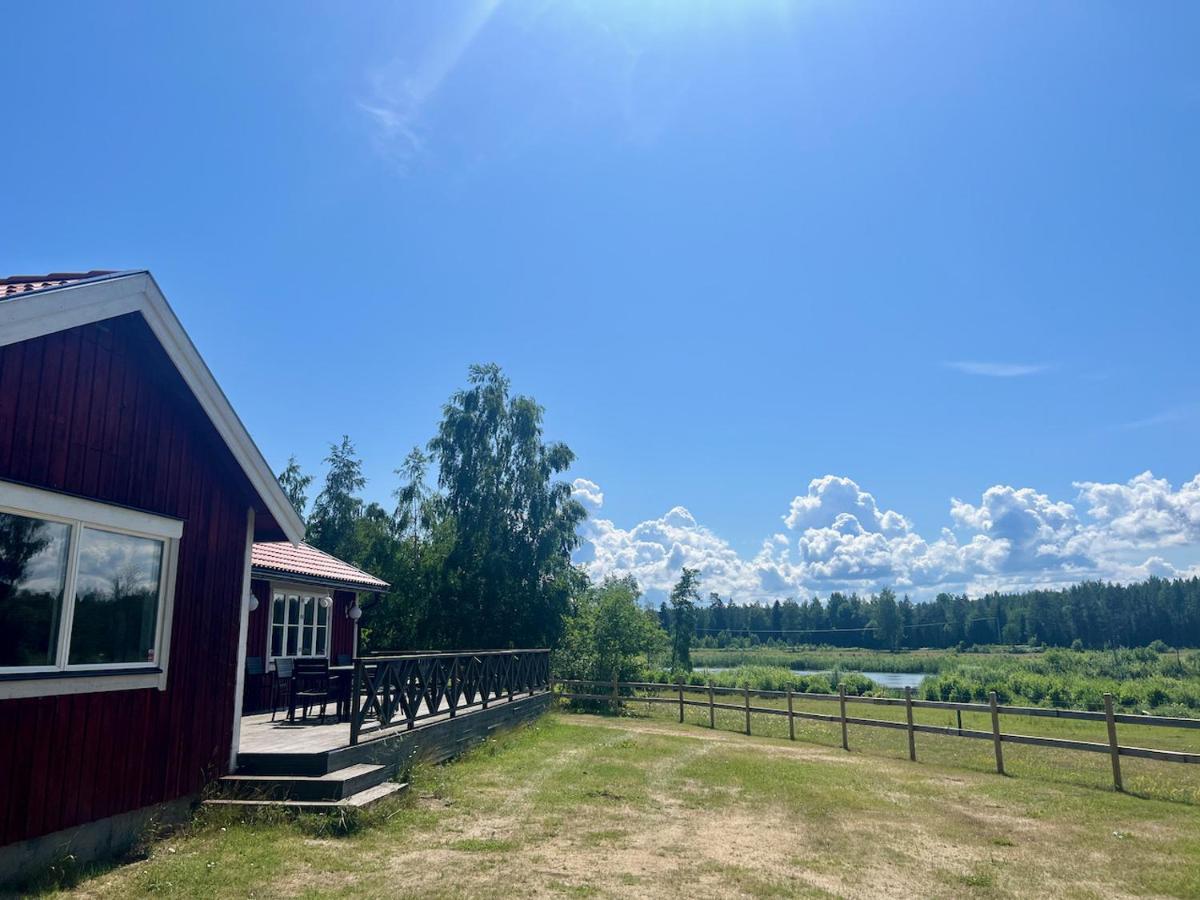 Idylliskt Hus Med Sjoeutsikt. Villa Östhammar Dış mekan fotoğraf