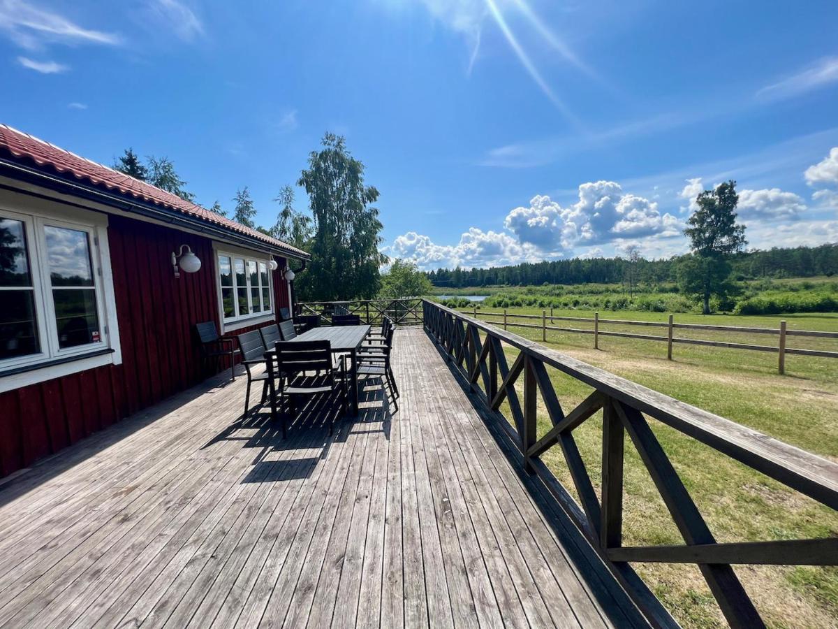 Idylliskt Hus Med Sjoeutsikt. Villa Östhammar Dış mekan fotoğraf