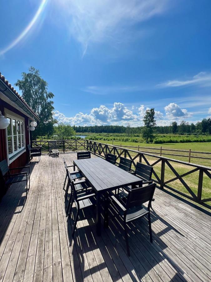 Idylliskt Hus Med Sjoeutsikt. Villa Östhammar Dış mekan fotoğraf