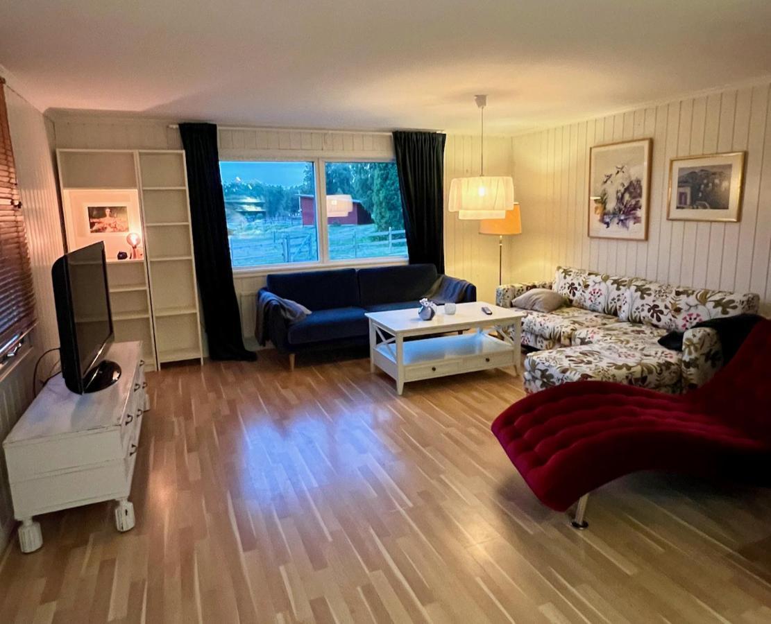 Idylliskt Hus Med Sjoeutsikt. Villa Östhammar Dış mekan fotoğraf
