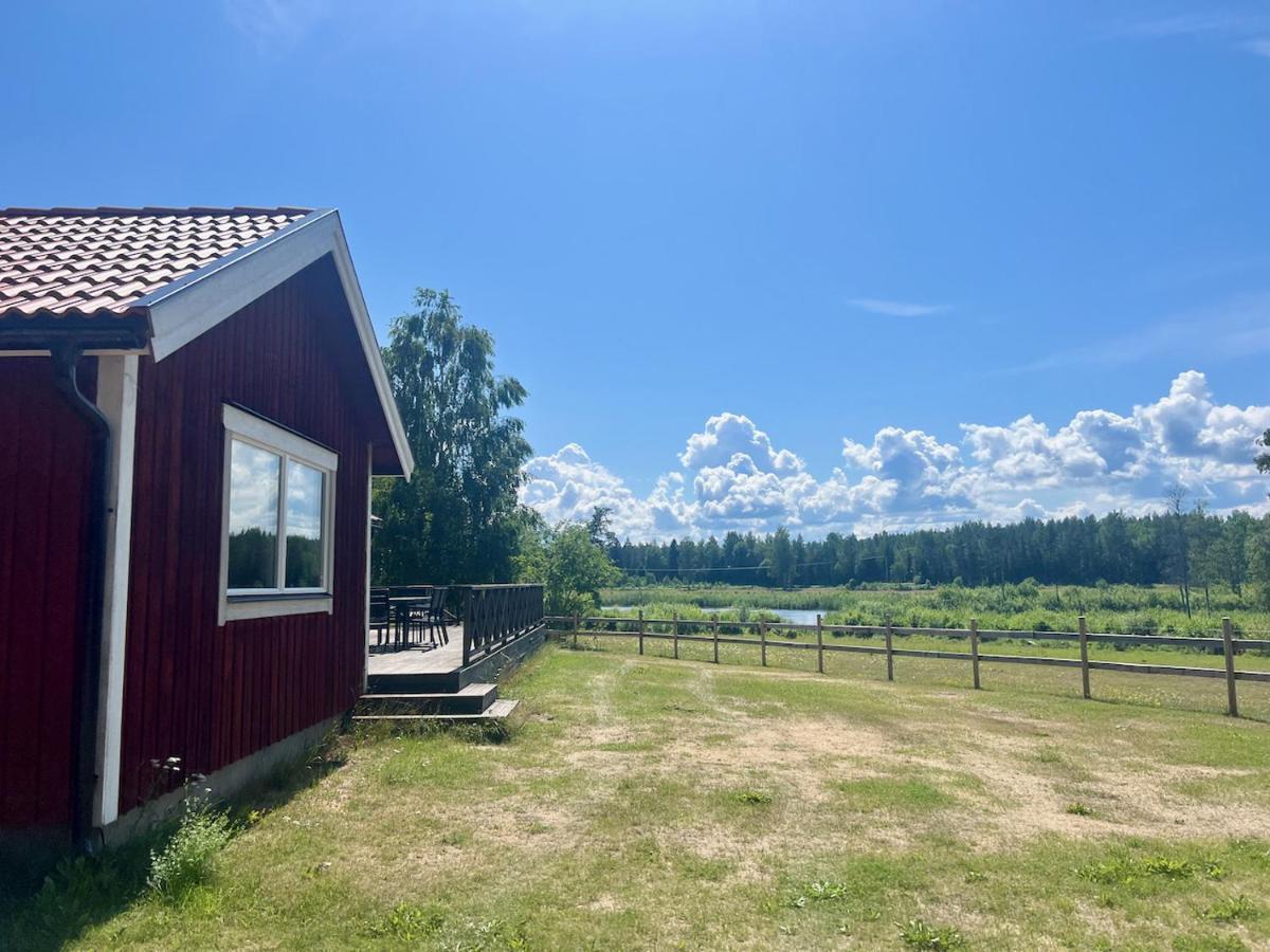 Idylliskt Hus Med Sjoeutsikt. Villa Östhammar Dış mekan fotoğraf