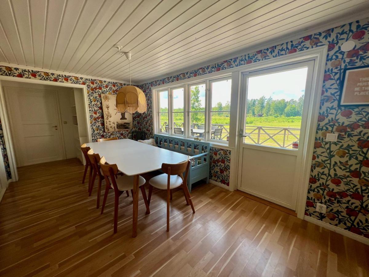 Idylliskt Hus Med Sjoeutsikt. Villa Östhammar Dış mekan fotoğraf
